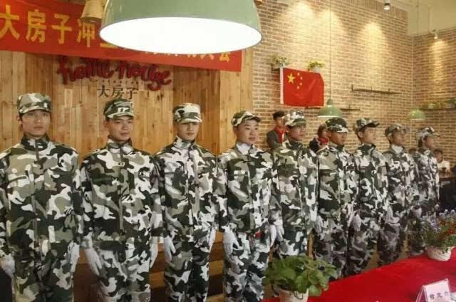 武警官兵紧急驰援云南镇雄山体滑坡灾害